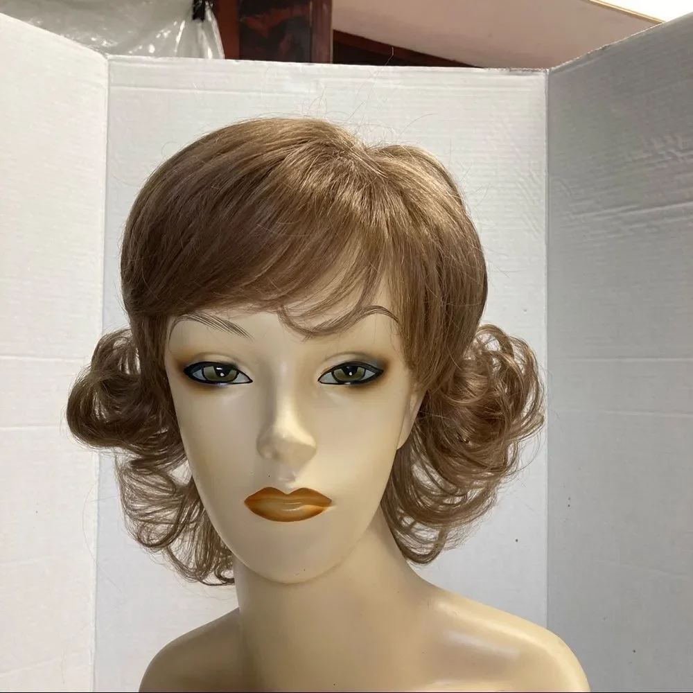 Synthetic brown wig curly New Without Tags‎